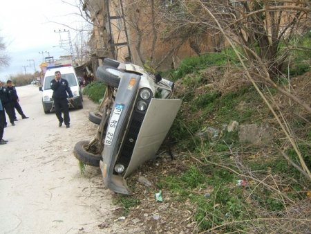 Kozan'da Küçük Yaşta Sürücü Kaza Yaptı