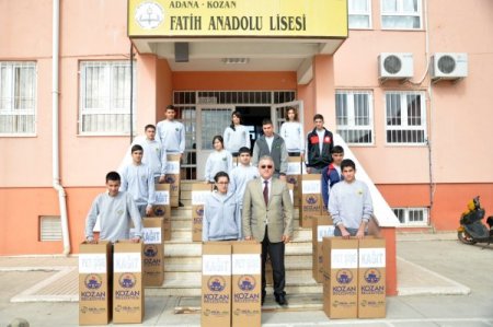 Kozan’da okullara geri dönüşüm kutusu dağıtıldı