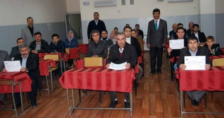 Kozan’da Osmanlıca öğrenen 44 kişiye sertifikaları verildi