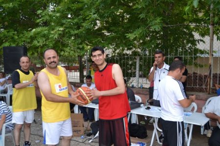 Kozan'da Sokak Kurtuluş Basketbol Turnuvası Heyecanı