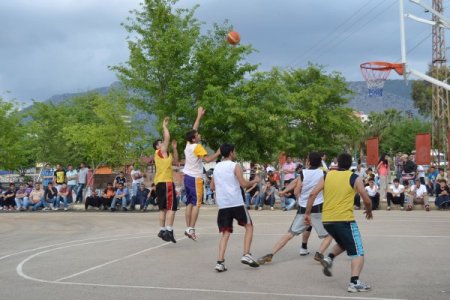 Kozan'da Sokak Kurtuluş Basketbol Turnuvası Heyecanı