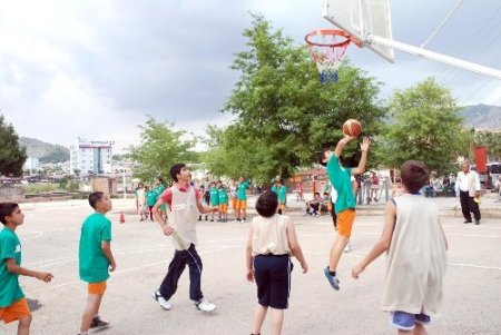 Kozan'da Sokak Kurtuluş Basketbol Turnuvası heyecanı