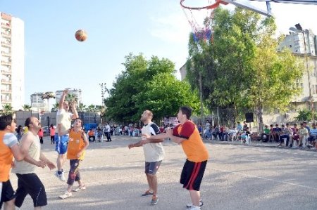 Kozan'da Sokak Kurtuluş Basketbol Turnuvası heyecanı