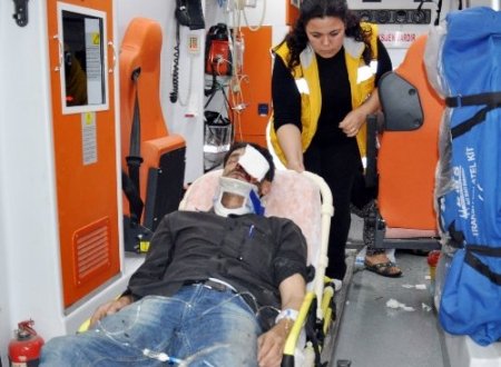 Kozan'da trafik kazası: 3 yaralı