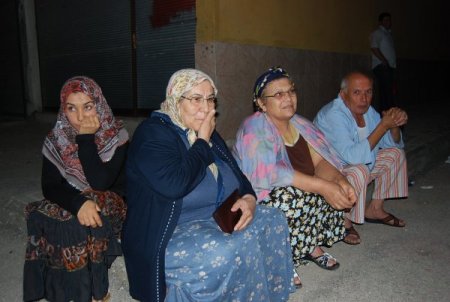 Kozan'daki Depremde Vatandaşlar Sokaklara Döküldü