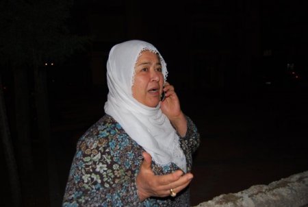 Kozan'daki Depremde Vatandaşlar Sokaklara Döküldü