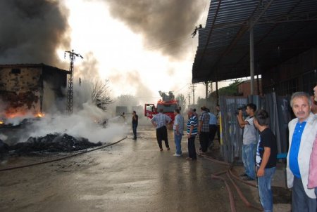 Kozan’daki Sanayi Sitesinde Yangın Paniği