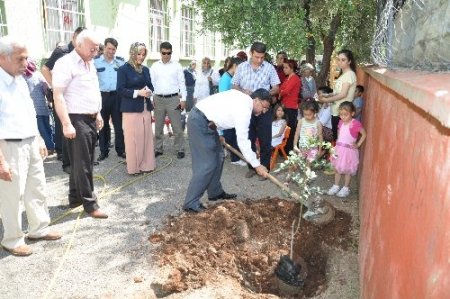 Kozanlı minikler yıl sonu sergisi açtı