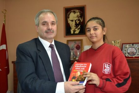 Kozanlı öğrenci, Türkiye temcilciliği için destek turuna çıktı