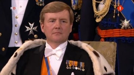 Kral Willem-Alexander kilisede yemin etti