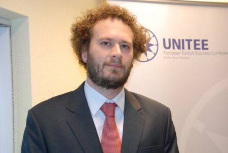 Kraliçe tahtı bıraktı, Türkleri üzdü