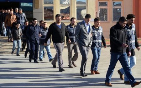 'Kredi kartı borcundan intihara son' sloganıyla tefecilik yapan çete çökertildi