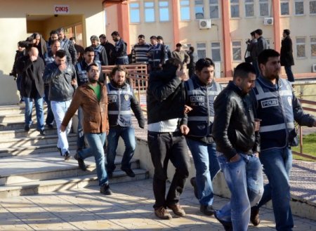 'Kredi kartı borcundan intihara son' sloganıyla tefecilik yapan çete çökertildi