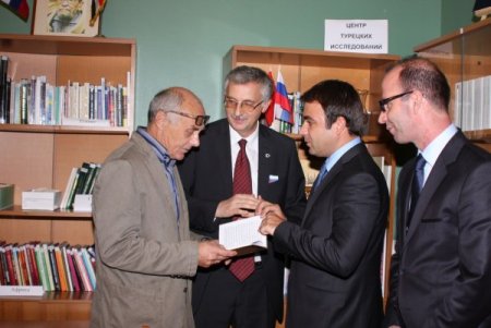 Kremlin Sarayı yanında 'Türkiye Kütüphanesi' açıldı