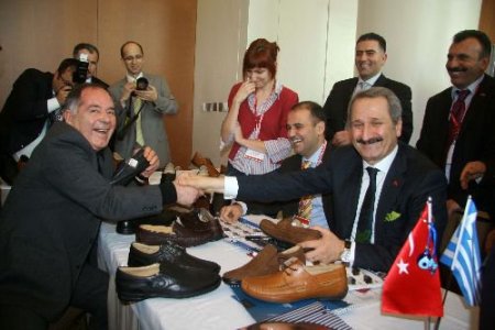 Krizdeki Komşuda Ekonomi Zirvesi Düzenlendi