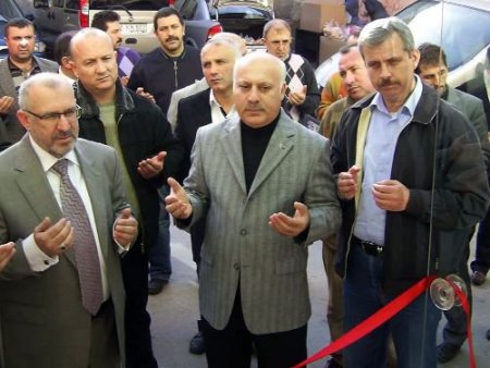 Krize Rağmen Yeni Yılın İlk Gününde İşyeri Açtı