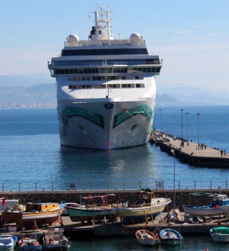 Kruvaziyer gemi, Alanya'ya 55 ülkeden 2 bin 394 turist getirdi