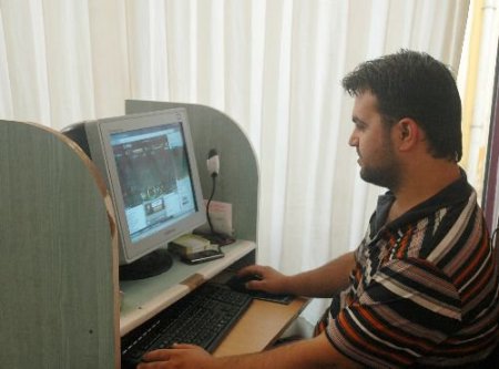 Kuaför, Sıra Bekleyen Müşterilerine İnternet Hizmeti Sunuyor