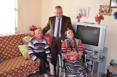 Kuaförün mavi kapak kampanyası, 2 engelliyi sandalyesine kavuşturdu