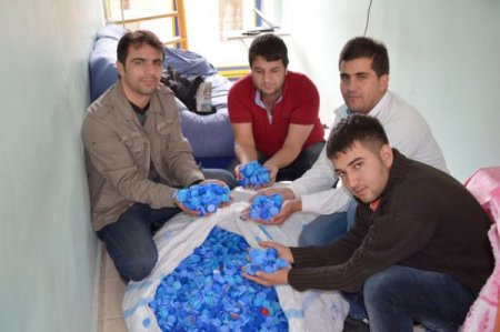 Kuaförün mavi kapak kampanyası, 2 engelliyi sandalyesine kavuşturdu