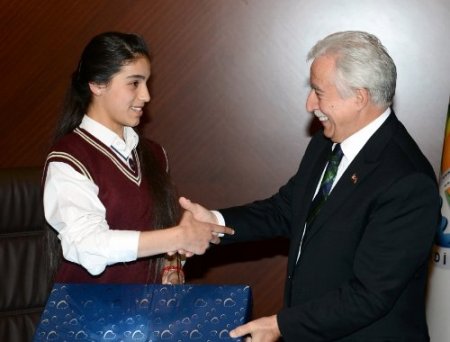 Küçük başkan, okulunun eksiklerinin giderilmesi talimatını verdi