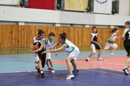Küçük Bayanlar Basketbol Şampiyonası Başladı