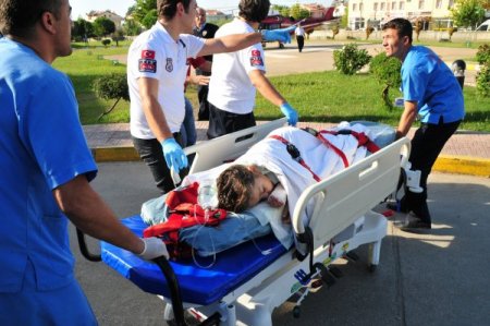 Küçük çocuk düğün yemeği yapılan kaynar kazana düştü