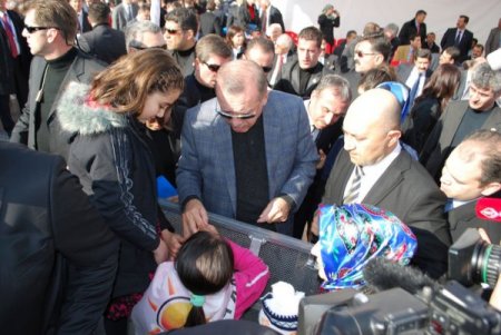 Küçük Emine'ye Başbakan Erdoğan Sahip Çıktı