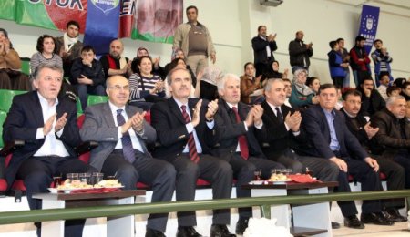 Küçük kareteciler kış kupası için ter döktü