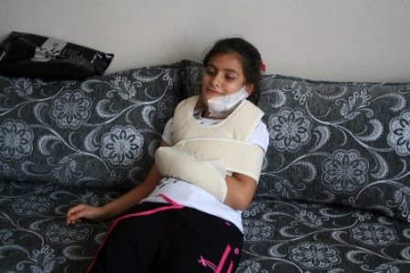 Küçük kıza motosiklet çarpması güvenlik kameralarına yansıdı