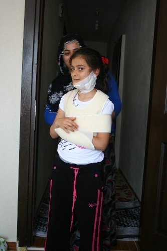 Küçük kıza motosiklet çarpması güvenlik kameralarına yansıdı