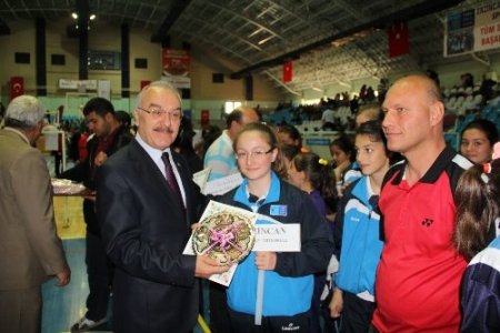 Küçükler Kız-Erkek Türkiye Badminton Şampiyonası Erzincan'da başladı