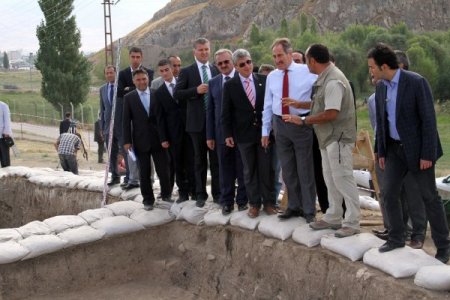 Kültür Bakanı Günay, dünyanın ilk Urartu Müzesi’nin temelini attı