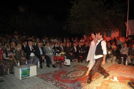 Kültür Bakanı Günay, Orman Köylüleriyle Beraber Senfoni Dinledi