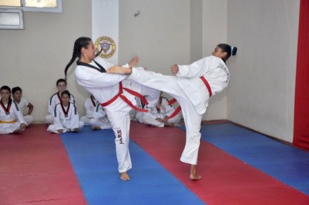 Kültür evlerinde tekvando öğrendiler