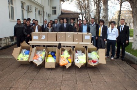Kulüp-Okul Futbolu Projesi kapsamında okullara futbol antrenman malzemesi