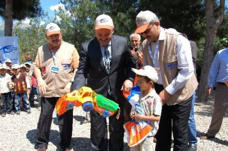 Kumbara Kardeş Kulübü'nün Oyuncakları Kahramanmaraşlı Çocuklarla Buluştu