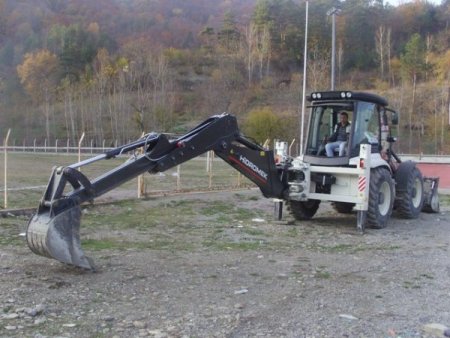 Kumluca Belediyesi yeni araç ve makine alımı yaptı
