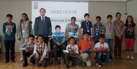 Kumluca'da hem öğrenciler hem öğretmenleri ödüllendirildi