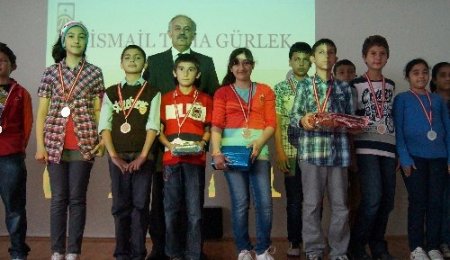 Kumluca'da hem öğrenciler hem öğretmenleri ödüllendirildi