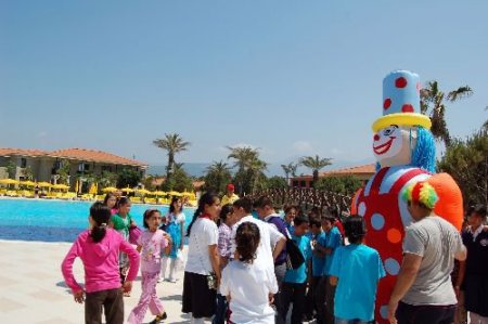 Kumlucalı Başarılı 50 Öğrenciye 5 Yıldızlı Otelde Tatil