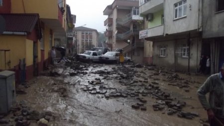 Kumru'daki sel felaketinin yaraları sarılıyor