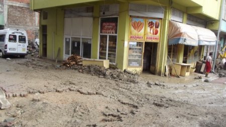 Kumru'daki sel felaketinin yaraları sarılıyor