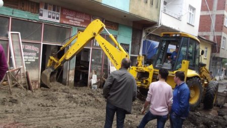 Kumru'daki sel felaketinin yaraları sarılıyor