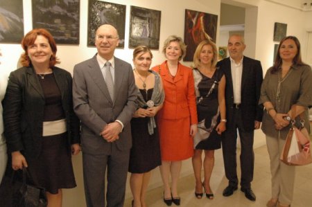 Kundaklanan Evde Ailesini Kaybeden Türk, Acısını Tuvale Aktardı