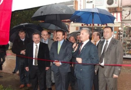 Kur’an kursları yararına açılan kermes yoğun ilgi gördü