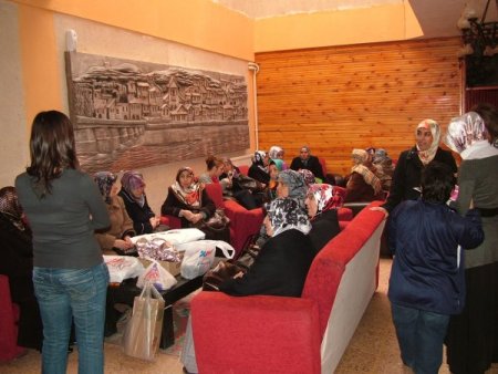 Kur’an Kursu Öğrencileri Yaşlıları Ziyaret Etti