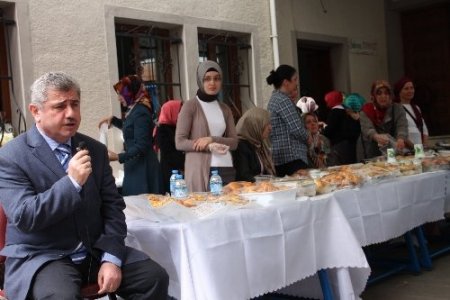 Kur’an kursu yararına kermes düzenlendi