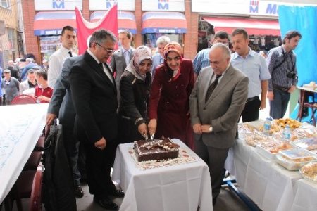 Kur’an kursu yararına kermes düzenlendi