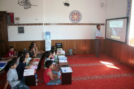 Kur’an Kursunda Akıllı Tahta Uygulaması Başladı